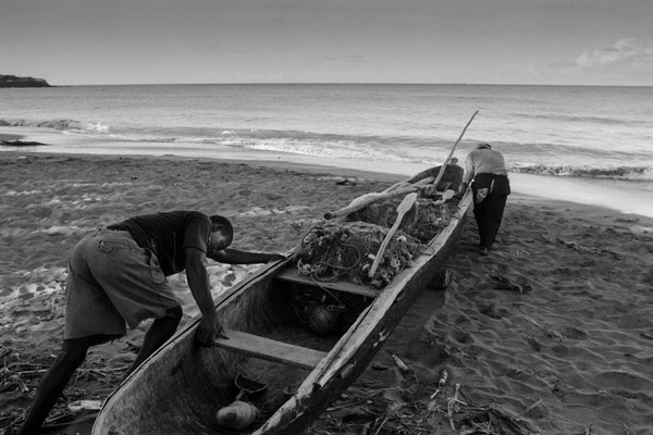 Partida para a pesca, Pantufo, ilha de São Tomé, 2000.