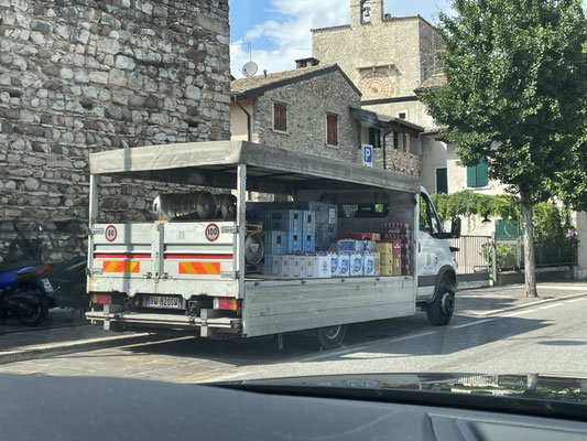 Getränkelogistik: Getränke-LKW in Italien