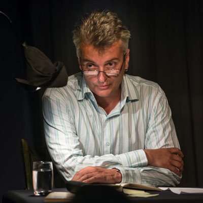Gesprächsrunde nach dem Lesen in der Zimmerbühne. Foto: Helmut Bär.
