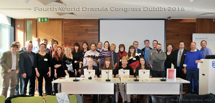 Group photo in the LongRoom Hub