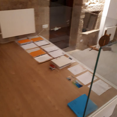 papieren sorteren en weggooien