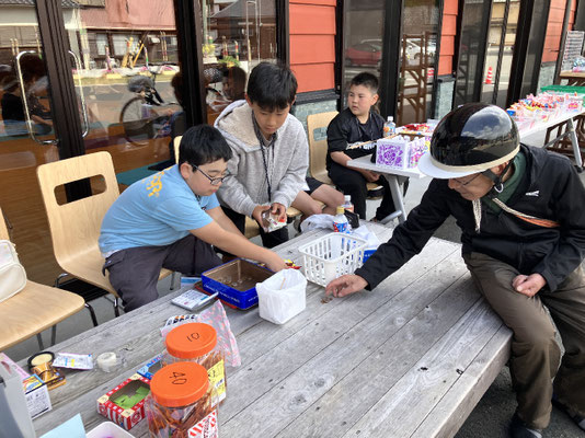 子ども店員「駄菓子屋さん」2024年4月1日～5日(4日目)01
