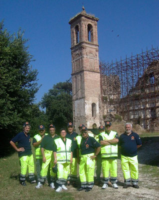 Alcuni volontari del Gruppo nel 2006 presso l'ex Convento di San Francesco (Casteldemilio)