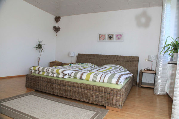 SCHLAFZIMMER / DOPPELBETT - fewo-uweschlegels Webseite!