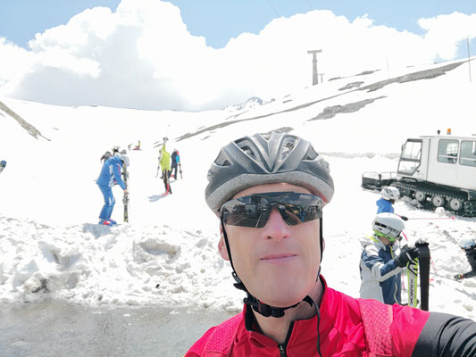 Vor dem Auslauf der Skipiste vom Gletscher runter