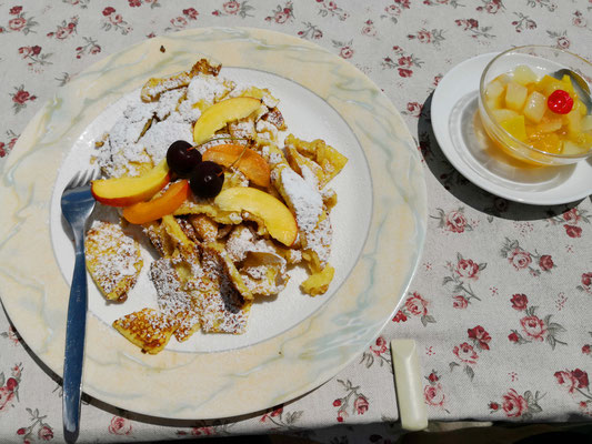 Kaiserschmarrn vom Feinsten, nur eine von vielen köstlichen Spezialitäten der Tabarettahütte, die kleine Portion zum Nachtisch