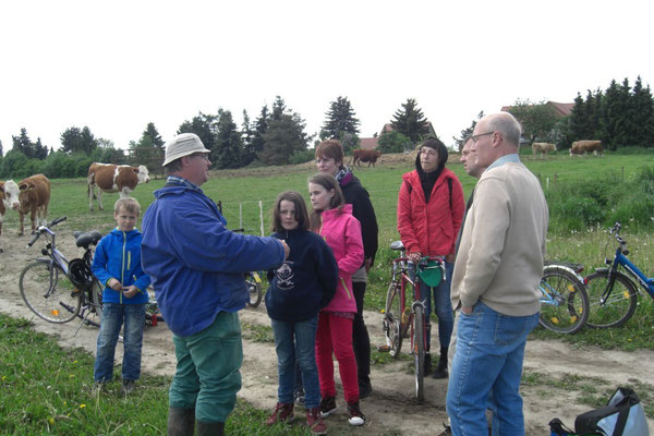 Ziel des Ausflugs war Liemehna. Dort besuchten die Teilnehmer einen Biobauernhof.
