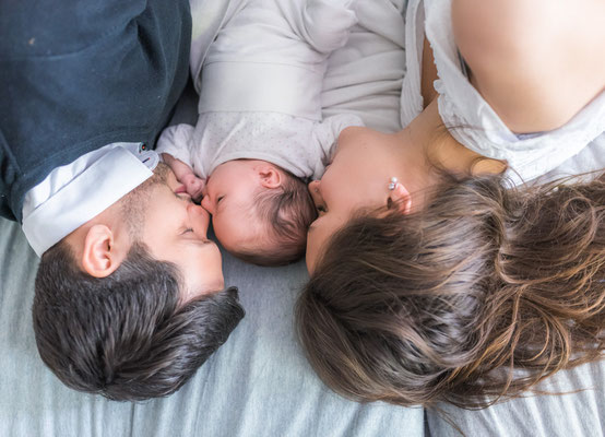 Neugeborenenshooting - emotionale Familienfotos
