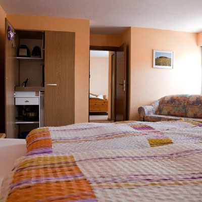 Impression des gemütlichen Appartements / Ferienwohnung "Wüstegarten" im Gasthof "Zum Hohen Lohr" in Battenhausen landschaftlich schön gelegen im Naturpark Kellerwald-Edersee in der nordhessischen Grimmheimat