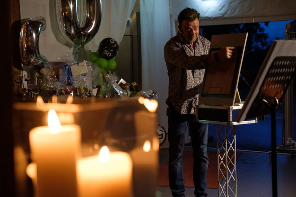 "Erleben Sie magische Momente in Bruchsal - Der Zauberer, der Ihre Veranstaltung unvergesslich macht! Buchen Sie unseren Zauberer heute für eine zauberhafte Atmosphäre, die Ihre Gäste verzaubern wird."