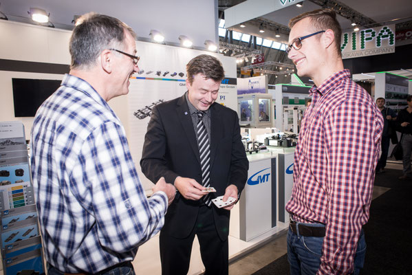 Erleben Sie in Heidenheim die faszinierende Kunst eines Zauberers, der die Grenzen der Realität sprengt und das Publikum in Staunen versetzt. Sebastian, der renommierte Zauberer von Heidenheim, entführt Sie in eine Welt voller Magie und Illusionen.