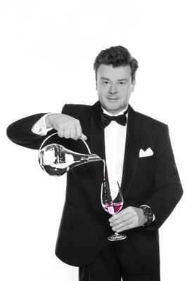 🧙‍♂️ Faszinierende Magie in Aschaffenburg – Der Magier, der Ihre Gäste mit einzigartigen Tricks begeistert. Perfekt für jedes Event!