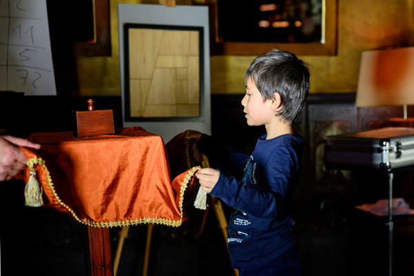 Machen Sie Ihre Veranstaltung in Magdeburg unvergesslich! Ein Illusionskünstler begeistert Ihre Gäste mit verblüffenden Kunststücken und sorgt für eine mitreißende Zaubershow, die noch lange in Erinnerung bleibt 🎩.