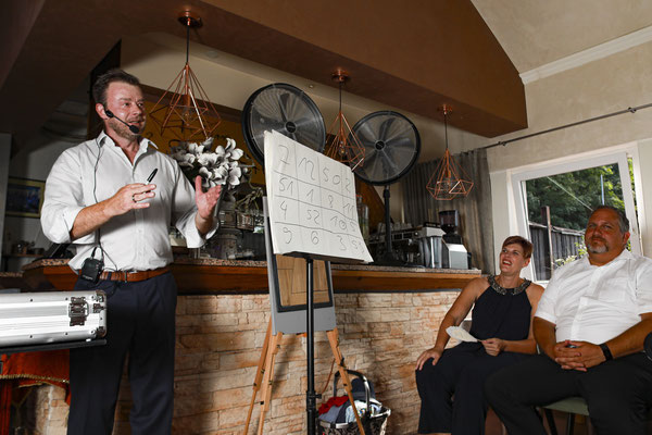 Der Zauberkünstler in Ellwangen Jagst begeistert Sie und Ihre Gäste mit Witz und Verve in seiner exzellenten Comedy-Hypnose-Show.