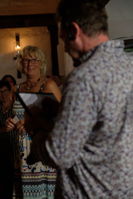 Unvergessliche Events auf Sylt – Unser Zauberkünstler verwandelt Ihre Feier in ein magisches Erlebnis. Buchen Sie jetzt für Geburtstage, Hochzeiten und mehr!