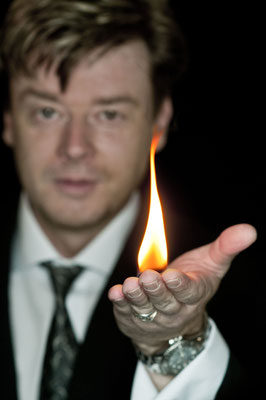 Der Zauberer in Neu-Isenburg - Sebastian, der Publikumsmagnet in Neu-Isenburg. Die Sebastian Sener Wundererscheinung zum Anfassen.