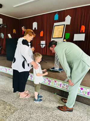 Als Kinderzauberer sorge ich dafür, dass auch die Jüngsten mit leuchtenden Augen nach Hause gehen. 