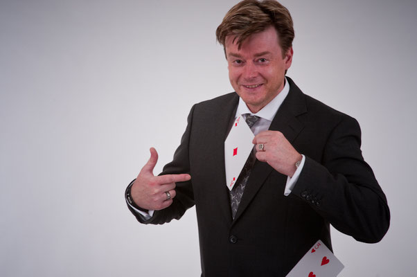 Zauberer / Magier in Frankenberg Eder! Ob privater Anlass oder im Business, Sebastian bietet eine unverwechselbare Show.
