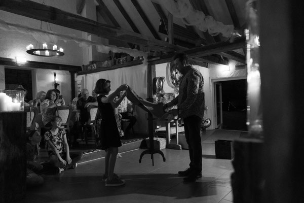 "Bruchsal verwandelt sich in eine verzauberte Stadt, wenn unser talentierter Zauberer bei einem exklusiven Event seine einzigartigen Fähigkeiten präsentiert. Verpassen Sie nicht die Magie, die Bruchsal in Atem hält!"