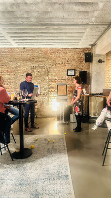 Obwohl Rastatt mein Zuhause ist, reise ich für Events in ganz Deutschland. Flexible Technik erlaubt mir, jede Bühne zu bespielen.