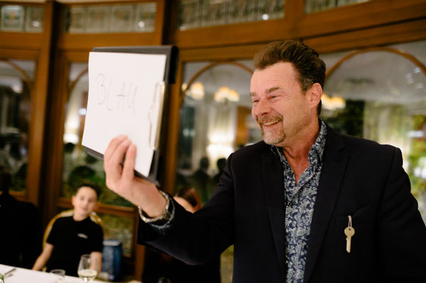 Zauberkünstler in Nidda! Sebastians Zauberkunst ist auffallend, geschmackvoll, pikant, beeindruckend und bereitet dem Publikum nachhaltig viele Fragen ohne Antworten.