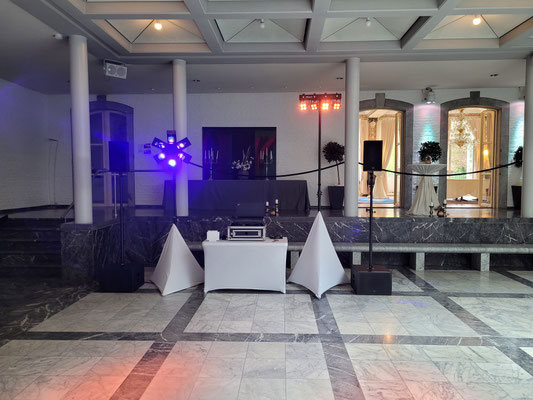 DJ-Technik für eine Hochzeitsfeier auf Schloss Rahe in Aachen