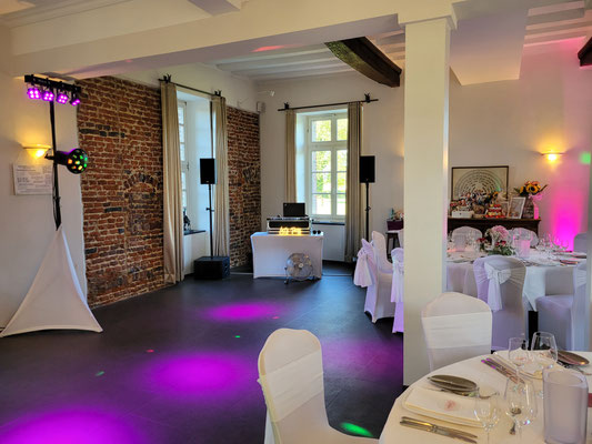 DJ-Setup Ton- und Lichttechnik für eine Hochzeitsparty auf Burg Obbendorf in Niederzier-Hambach