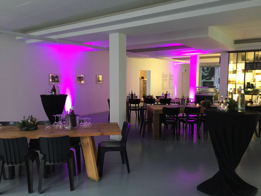Farbige LED-Floorspots für stimmungsvolle Ambientebeleuchtung