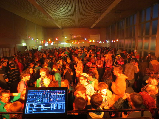 DJ auf großer Karnevalsparty in Kreuzau-Obermaubach