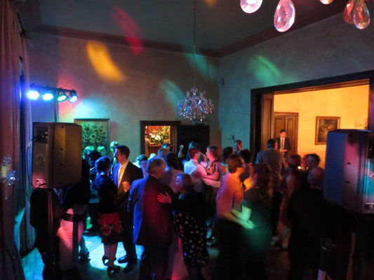Hochzeitsparty mit DJ incl. Ton- und Lichttechnik in der Villa Sophienhöhe in Kerpen