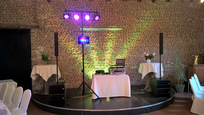 DJ-Setup incl. Floorspots für eine Hochzeit