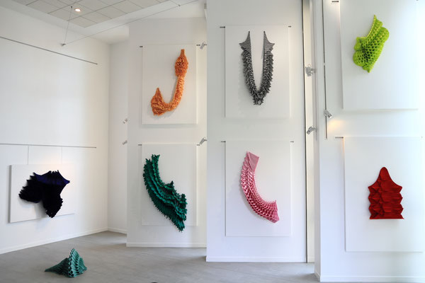 Vue de l'exposition La forme au nom du pli, Le Volume Centre Culturel, Vern sur Seiche