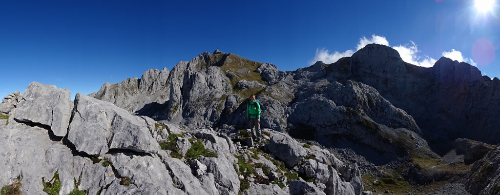 Blick von Osten bis Süden (l. n. r.): Los Argaos, Porru Bolu, El, Requexon, Los Tres Poyones