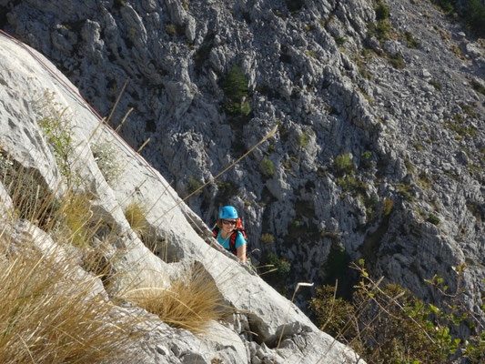 in der 4. Seillänge nach einer kurzen steilen Plattenstelle