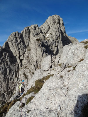 Blick zum weiteren Verlauf des Westgrats, 7. Seillänge