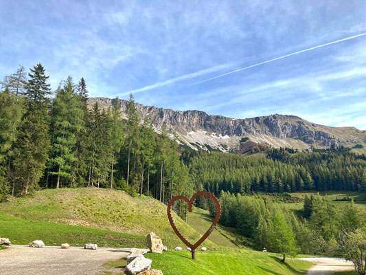 Blick auf die Südwände der Veitsch vom Parkplatz beim Ghf. Scheickl