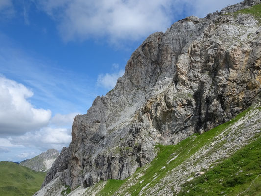 Weissgrubenkopf mit dem SW-Pfeiler (links)