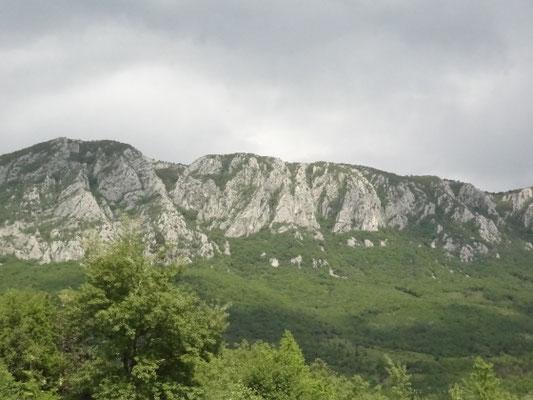 Blick zu den Felsen der Podraska Tura