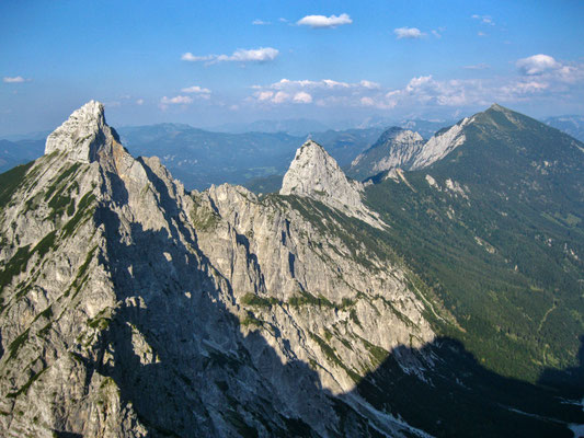 der Grat zum Kleinen Buchstein, dahinter die Tieflimauer