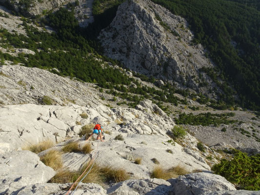 6. Seillänge, schöne geneigte Platte