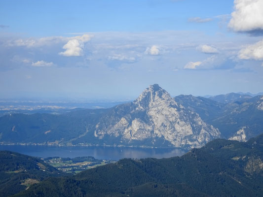 Blick zum Traunstein vom Gipfel des Brunnkogel