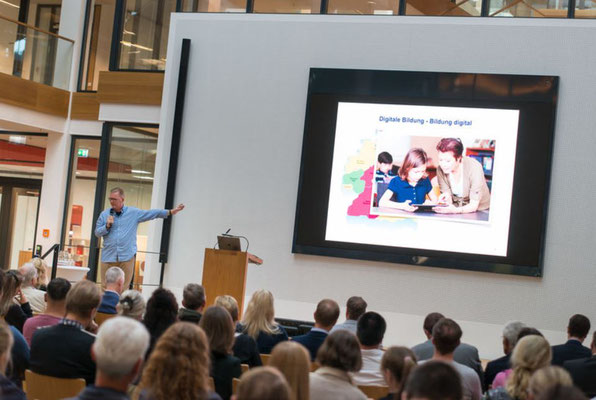 Prof. Dr. Christoph Igel sprach über die Künstliche Intelligenz in der Bildung. Foto: Landkreis Leer