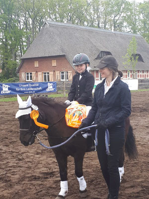 Charlotte Schlüsche in der Führzügelklasse