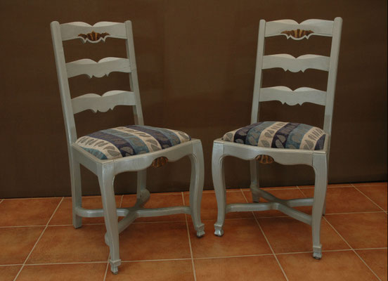 chaises argent assise velours bleu et gris disponible 2