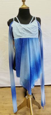 Farbige Kleidchen blau