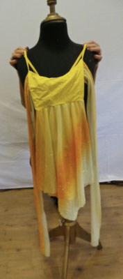 Farbige Kleidchen gelb