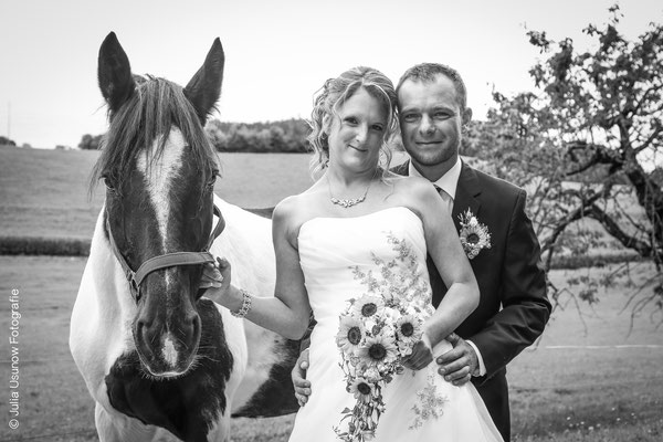 Brautpaar mit Pferd
