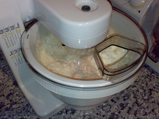 Brotteig in der Knetmaschine