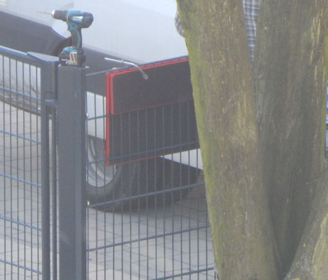 Baustelle Kinderspielplatz mit Verbotsschild