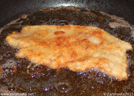 Alternativer Foodblog mit Schnitzel in der Bratpfanne
